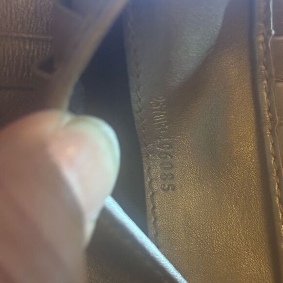 Vintage GUCCI W Hook Purse made from Gutchishima leather with a dust bag. - Picture 3 of 10